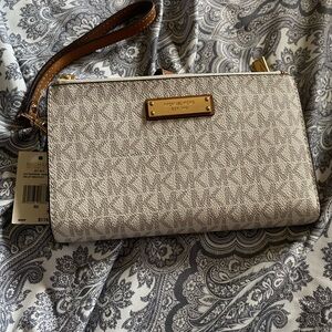 Michael kors wristlet purse